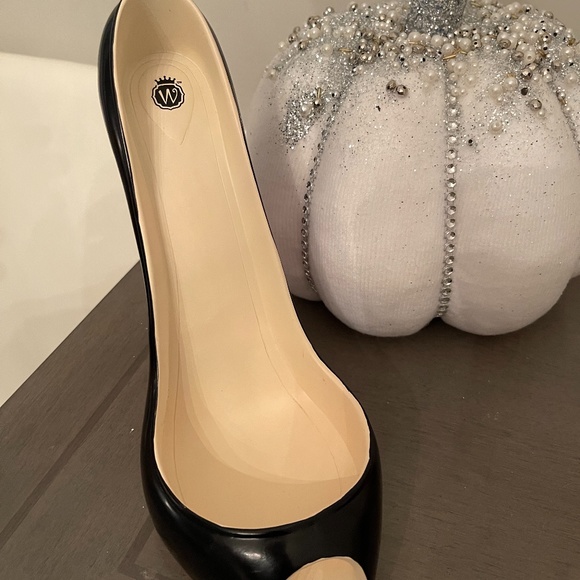 🍷Wild Eye Designs High Heel Wine Bottle Holder-NWOT🎉 - Picture 4 of 5
